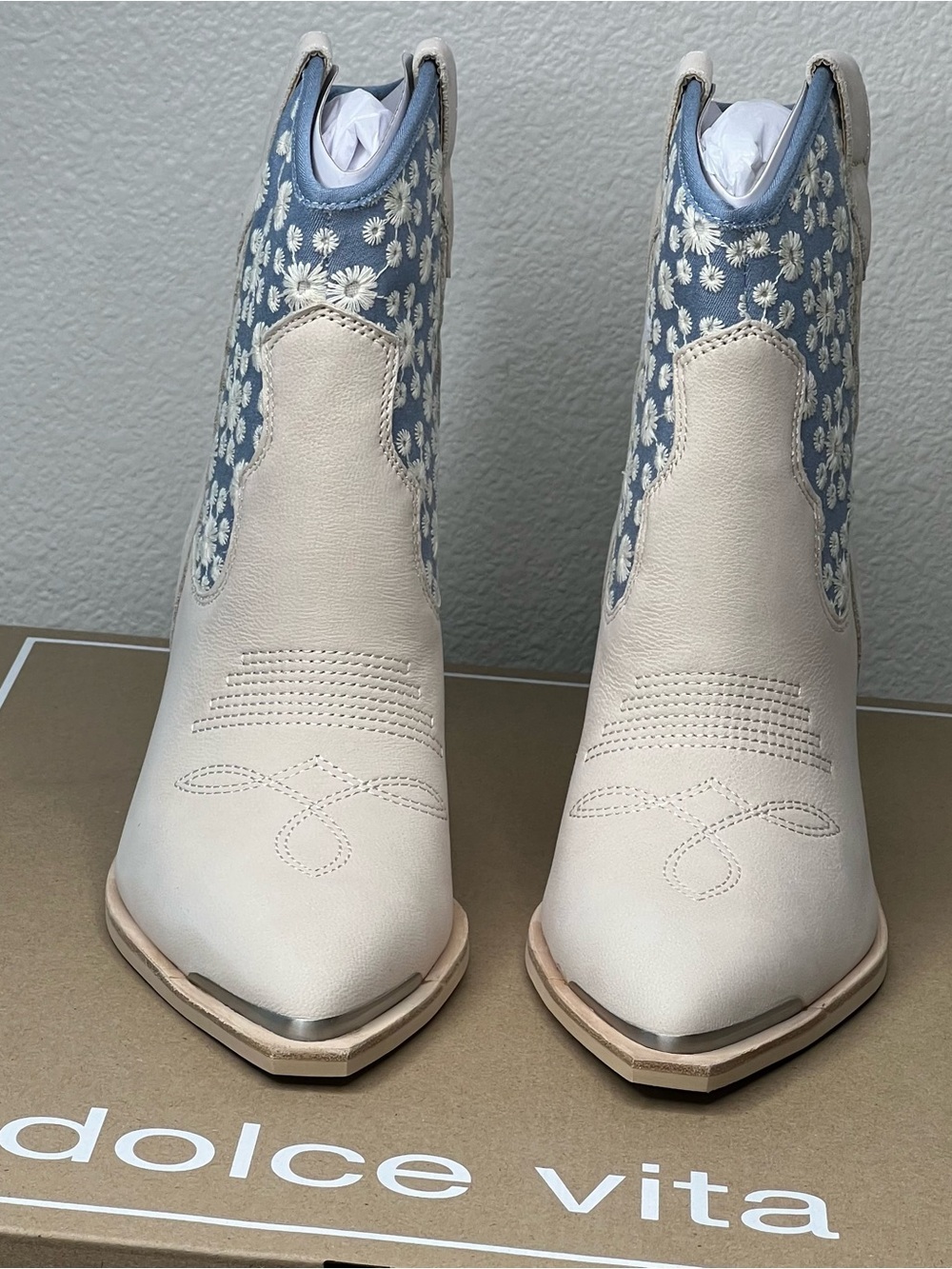 Last One! Dolce Vira Floral Western Cowgirl Boots NEW!